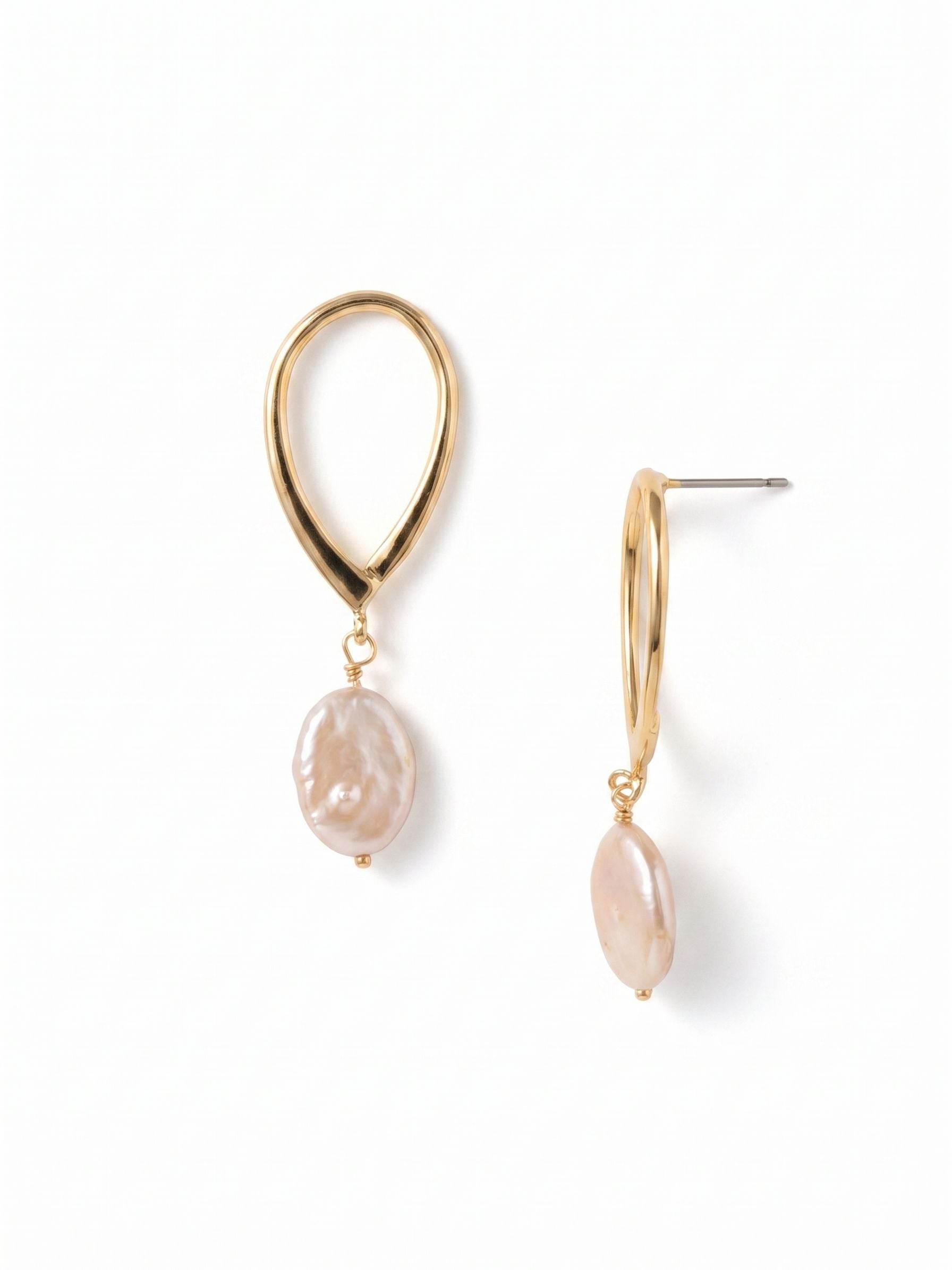 Laena Dangle Earrings - 4EFF12BGMDP - <p>The Laena Dangle Earrings fitted with fresh water pearls hanging from a metallic loop From Sorrelli's Modern Pearl collection in our Bright Gold-tone finish.</p>