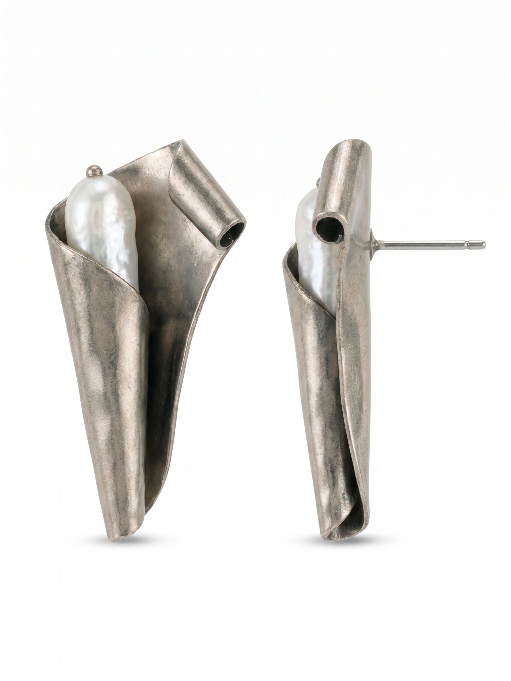 Fiori Stud Earrings - 4EFF52ASMDP - <p>The Fiori Stud Earrings feature a petal like metal wrapped around a freshwater pearl. From Sorrelli's Modern Pearl collection in our Antique Silver-tone finish.</p>