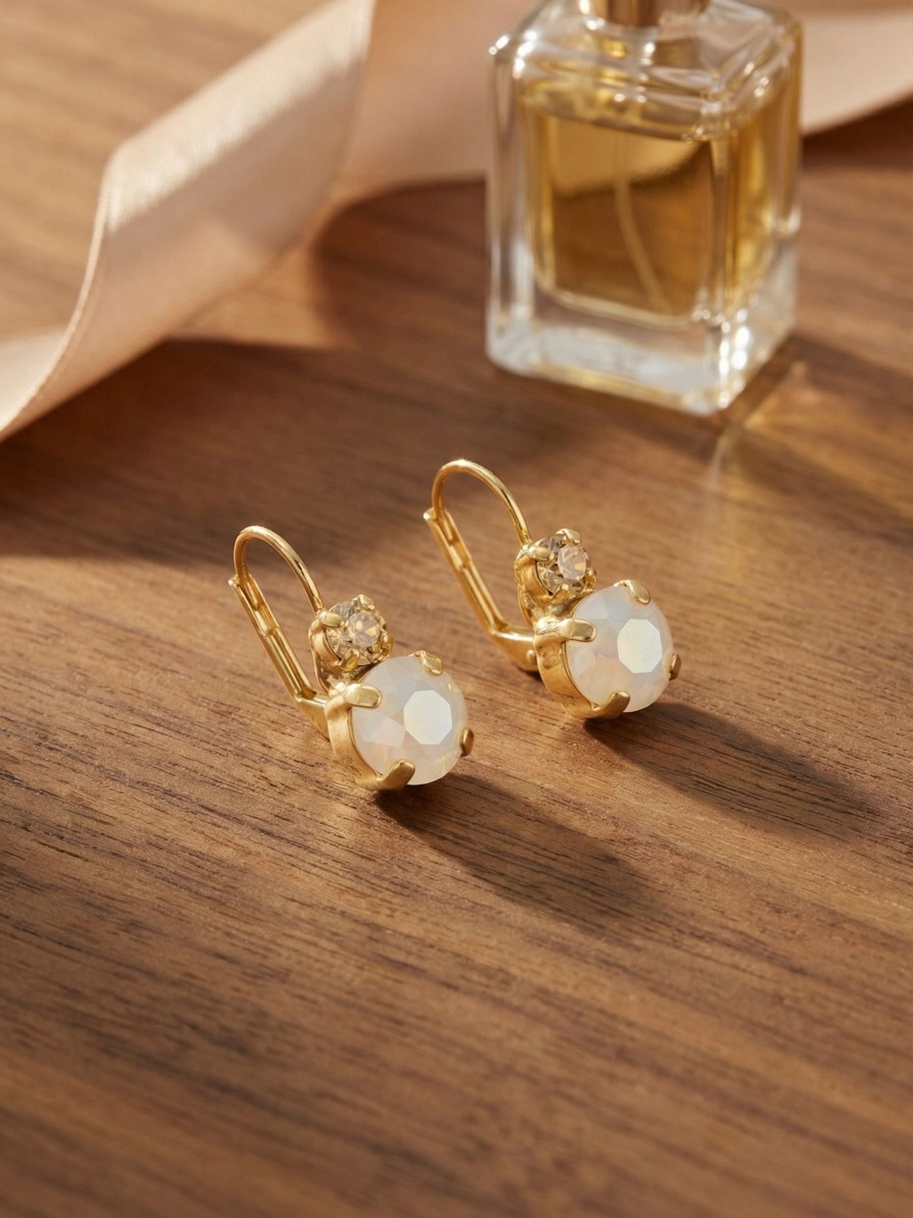 Round Crystal Dangle Earrings - ECW36BGGGO