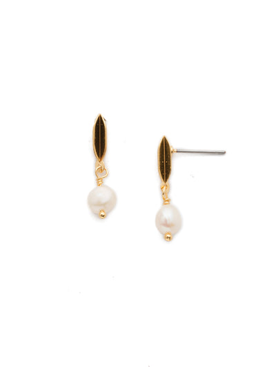 Twyla Dangle Earring - 4EES8BGMDP - <p>Don't underestimate a classic. Our Twyla Stud Earrings give a pair of pretty pearls that little something extra with metallic detail. From Sorrelli's Modern Pearl collection in our Bright Gold-tone finish.</p>