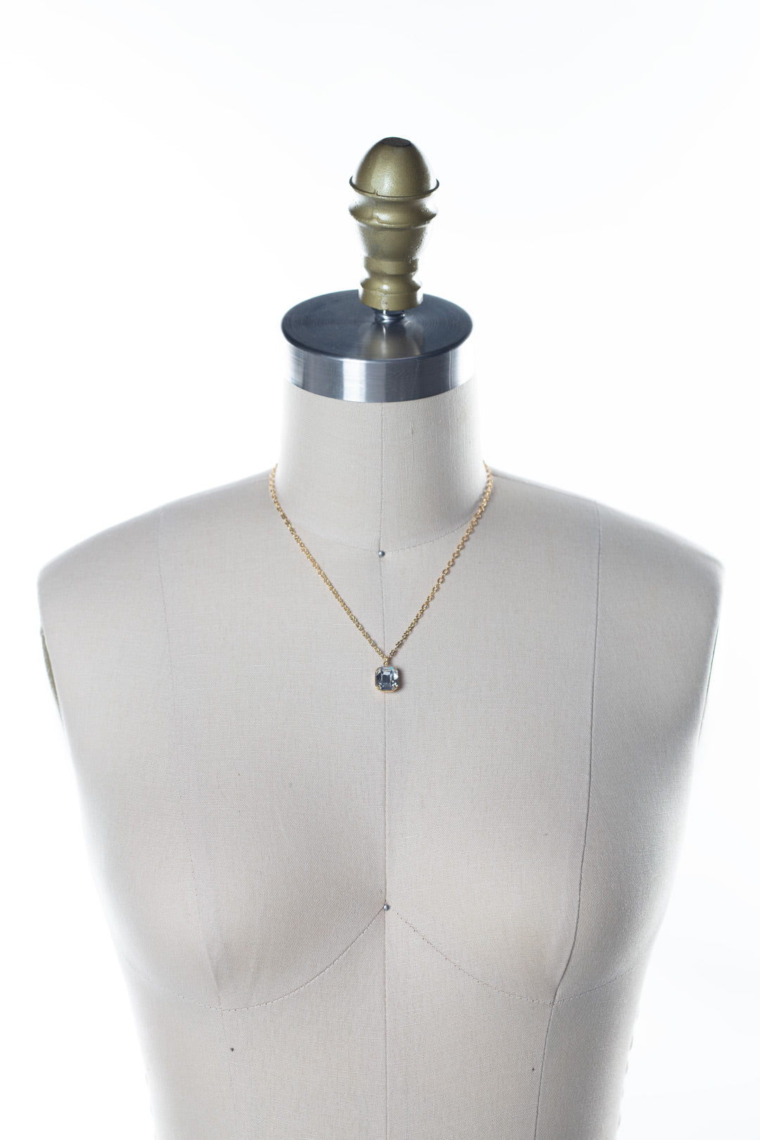 Emmy Pendant Necklace - NET99BGCRY