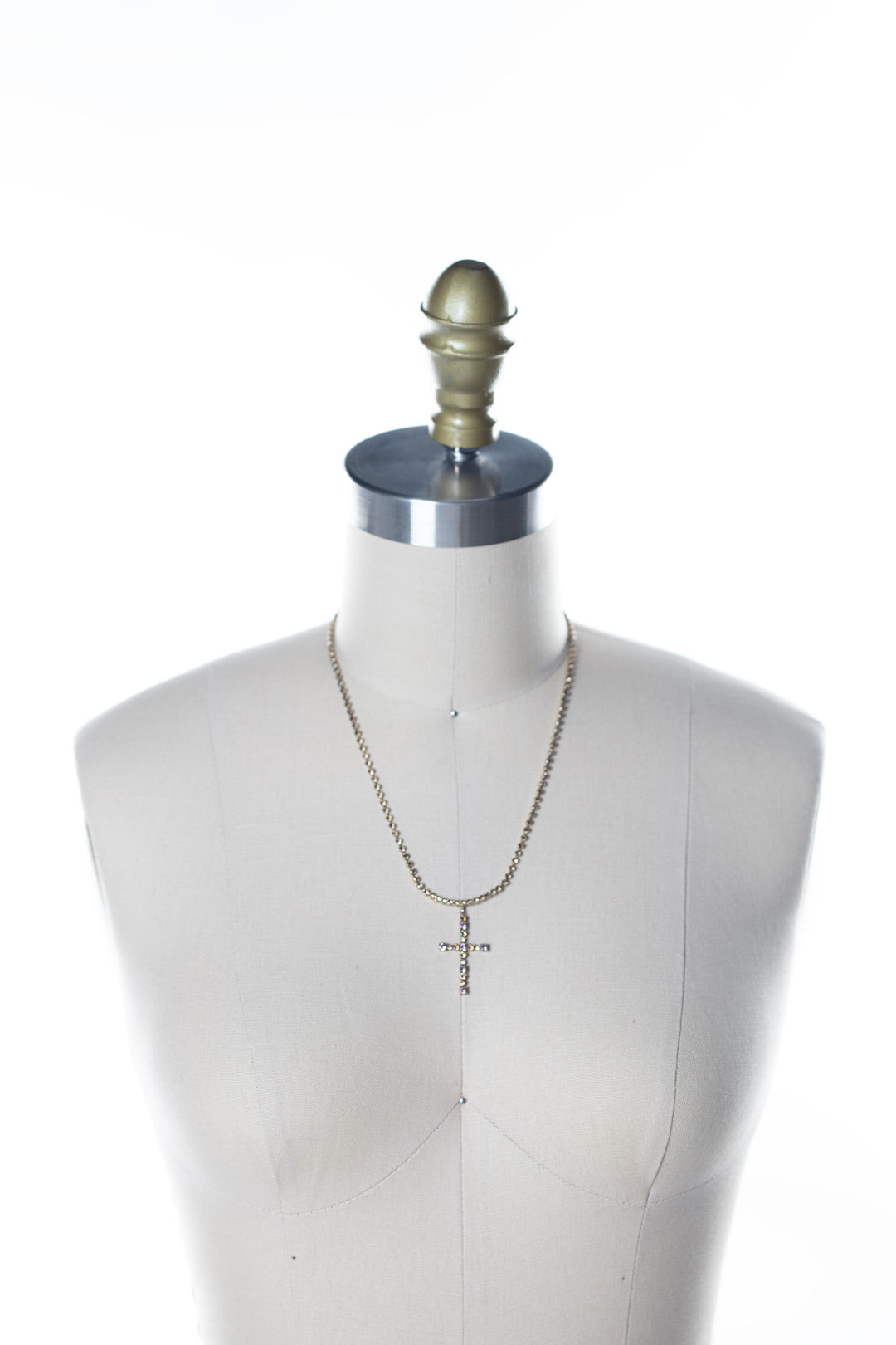Annalise Cross Pendant Necklace - NEX1AGMIR